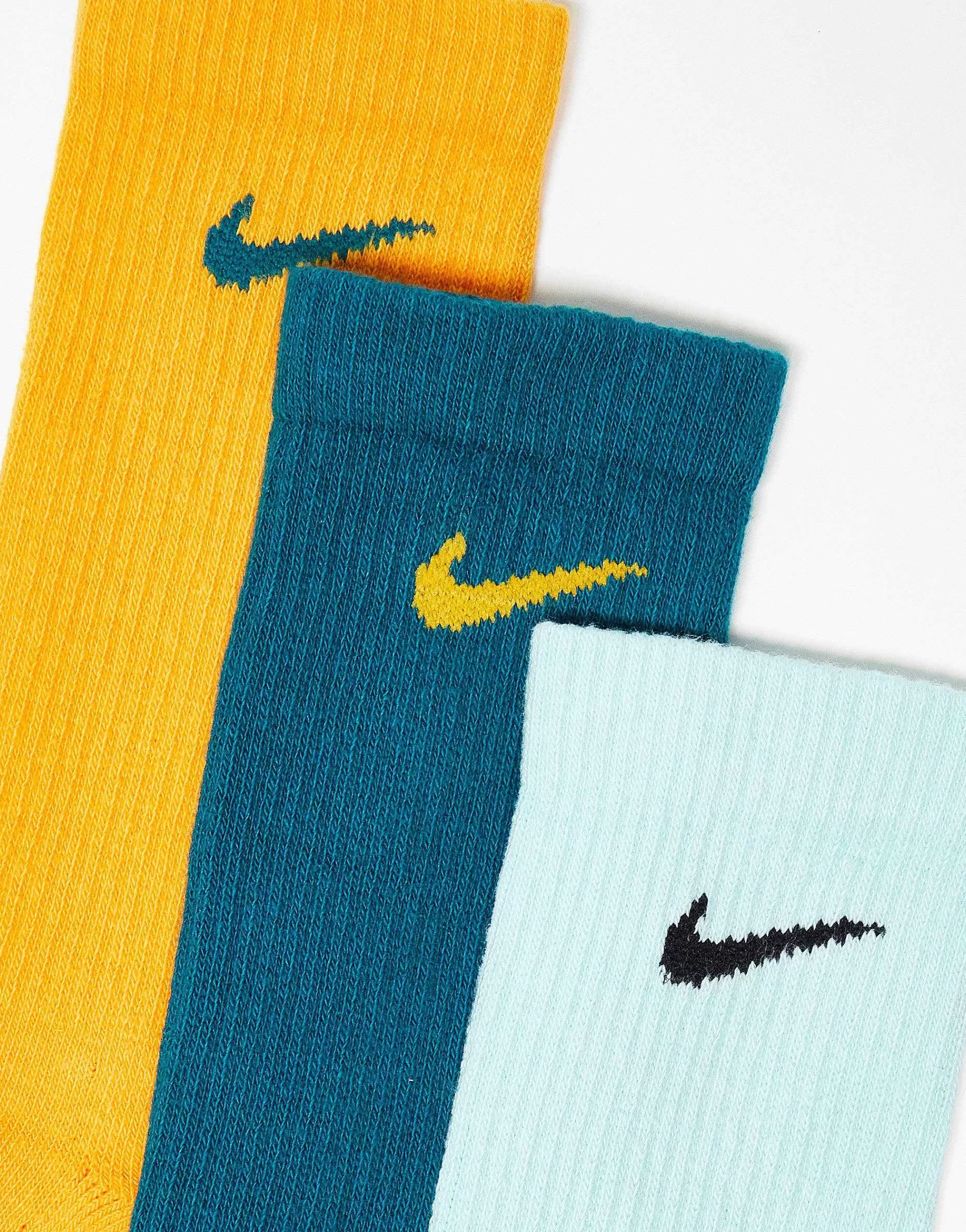 Men Nike Training Everyday Plus 3 Pack Socks In Teal, Jade And Orange